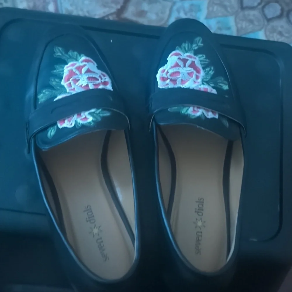 Seven Dials Black Embroidery Floral Loafers Size 8.5